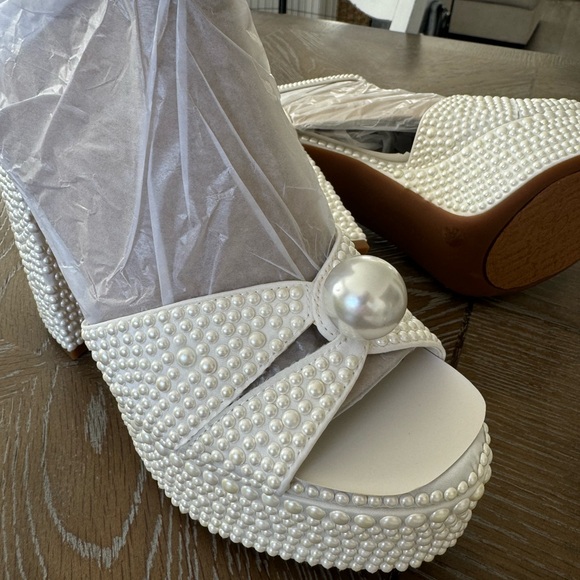 Gianni Bini Kemara Two Open Toe
Embellished Platform heels - Picture 4 of 10